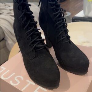 Elegant Black Women's Lace-Up Boots
